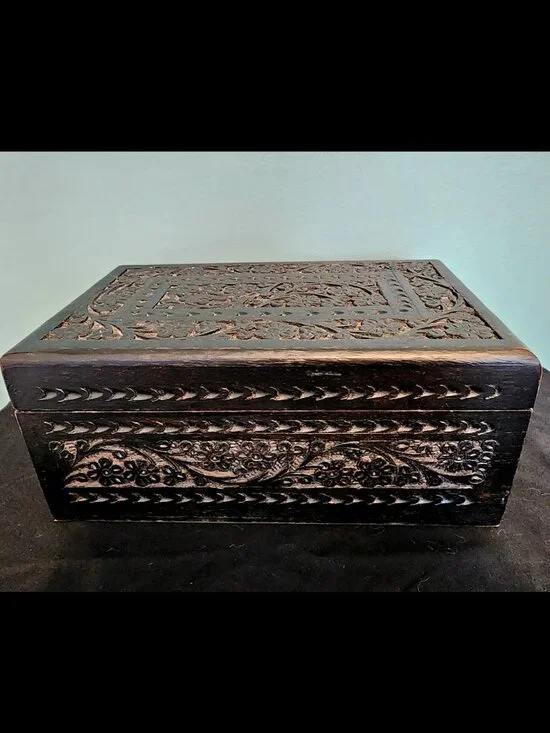 Hand Carved Floral Design Wooden Trinket Jewelry Box with Magnetic Lid
