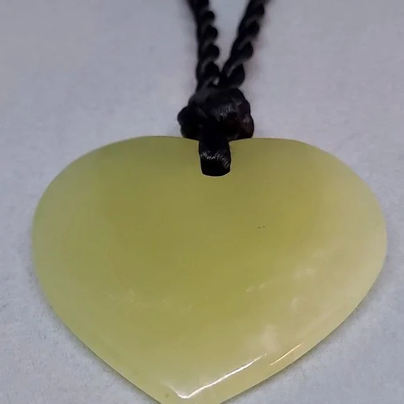 Vintage Heart Pendant Necklace Yellow Stone Carved Polished‎ Cord