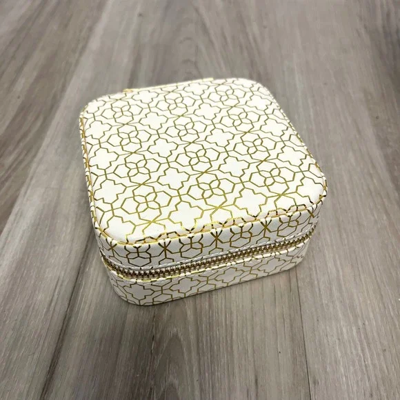 Kendra Scott Jewelry‎ Box Women's OS White Gold Filigree Travel Square Zip Case