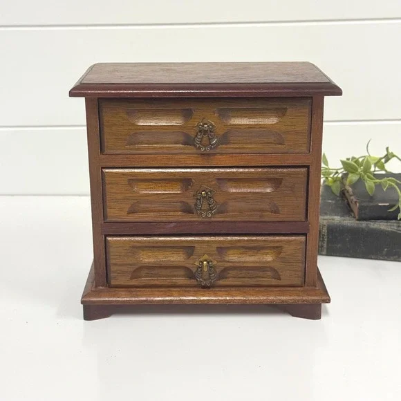 Vintage wooden jewelry box