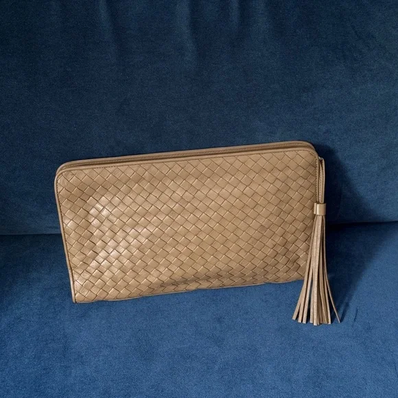 Saks Fifth Avenue Women’s‎ Woven leather Clutch bag.