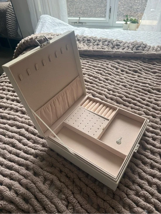 Jewelry Box Organizer Leather Case with Velvet lining White and Pink