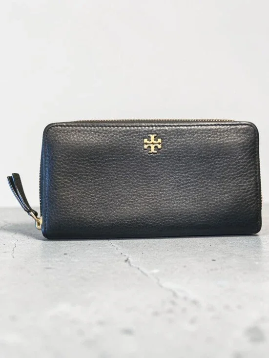 EUC Tory Burch Black Pebbled Leather Zip Card Wallet with Gold Hardware