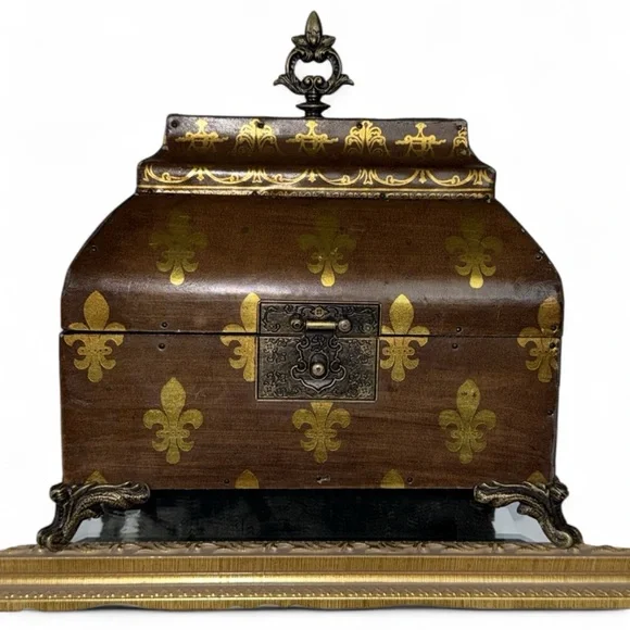 Vintage Fleur De Lis Broach Box Jewelry Casket Storage Box French Louis Rococo