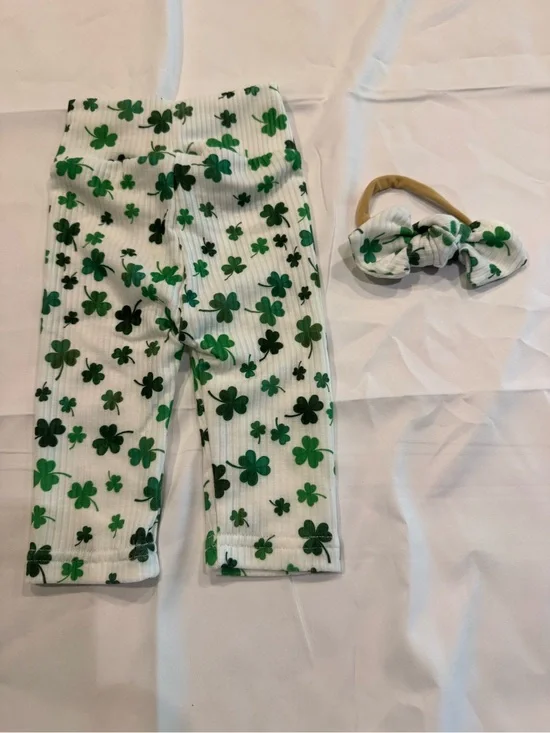 Dudi’s White Leggings and Headband Set with Green Shamrock Print