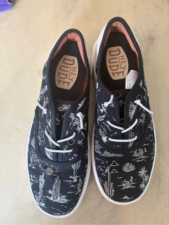 Hey Dude Shoes Cody Desert Men's Size 8 US Black Slip On Boat Shoes Worn Once