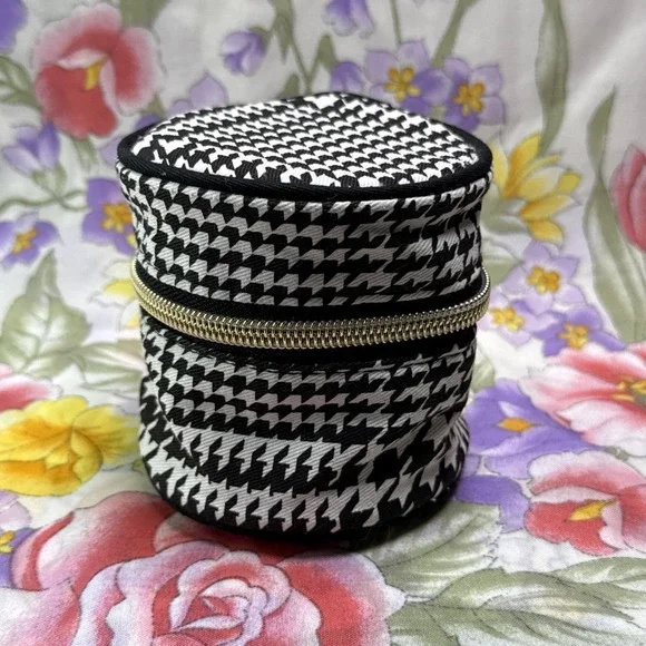 Anne Klein Houndstooth Travel Jewelry‎ Case Round Zipper Pouch 3x3