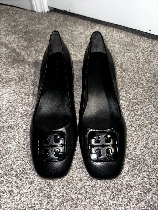NIB Tory Burch Black Paris Goat Leather Logo Block Heel Pumps - Size 10