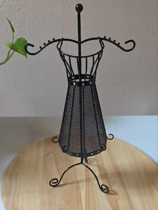 Metal wire dress form jewelry rack