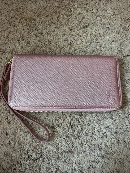Apadi Metallic Pink Wristlet Clutch