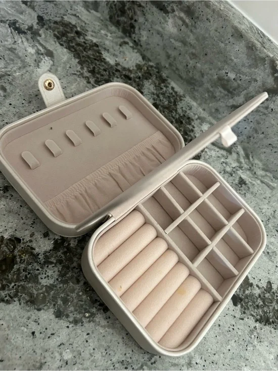 Jewelry organizer