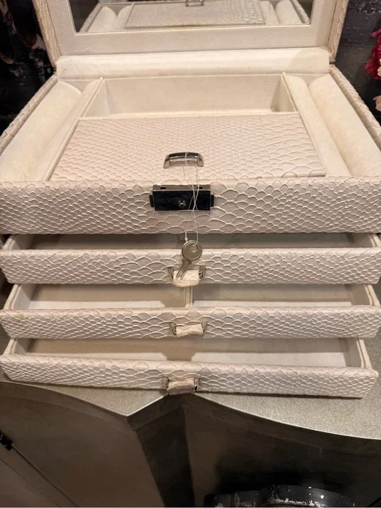Premium Cream Jewelry Organizer Box with Faux Snakeskin Texture