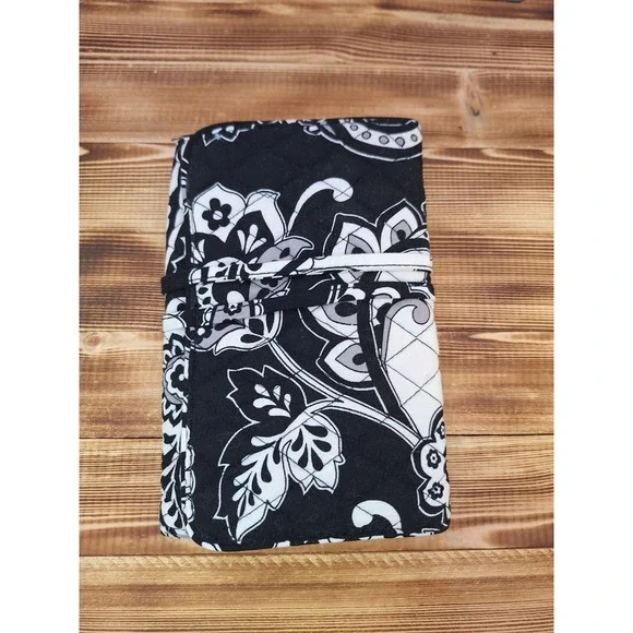 Vera Bradley All Wrapped Up Jewelry Roll in‎ Midnight Paisley