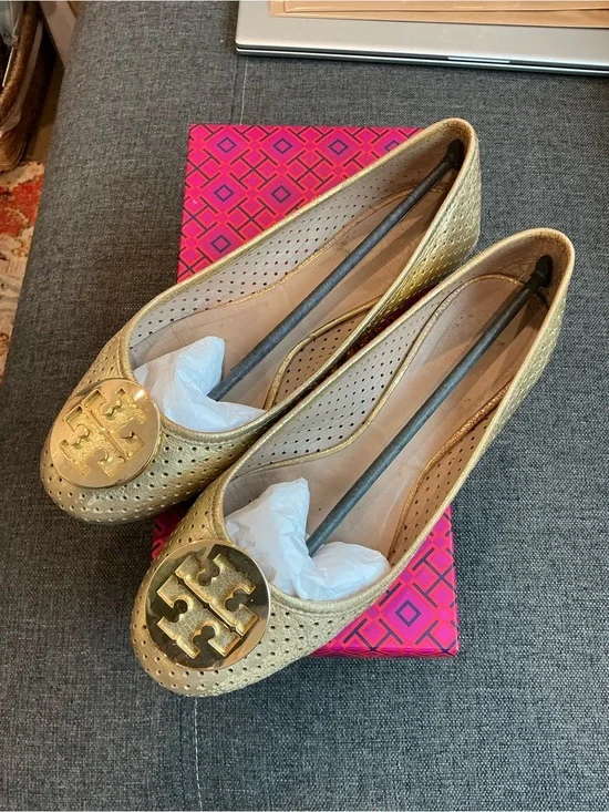 Tory Burch Reva Metallic Gold Perforated Ballet Flats Logo Medallion size 9.5