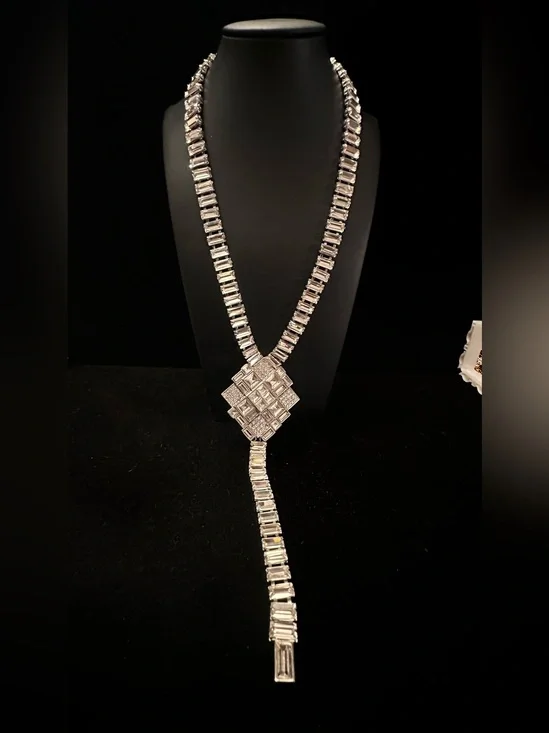 Vintage White House Black Market Hollywood Regency lariyet Necklace 31”