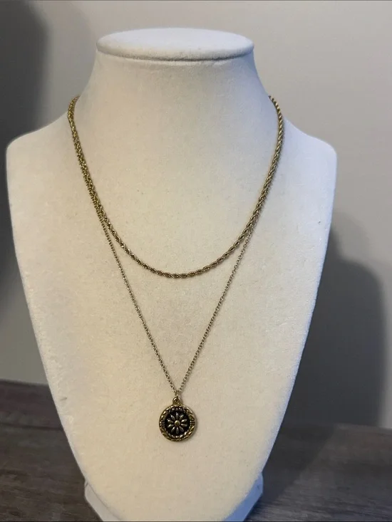 Layered Rope Chain Necklace & Flower Pendant