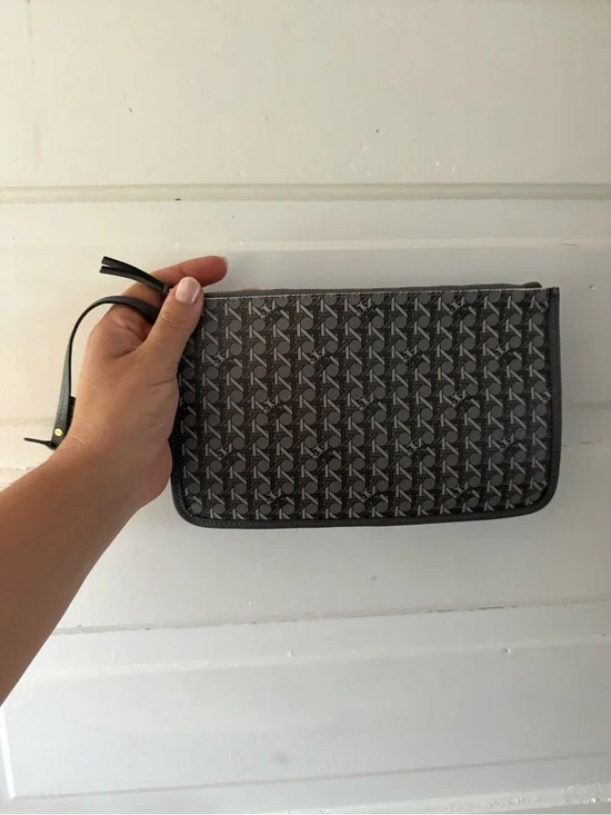 Tory Burch Ever-Ready Logo Wristlet Clutch