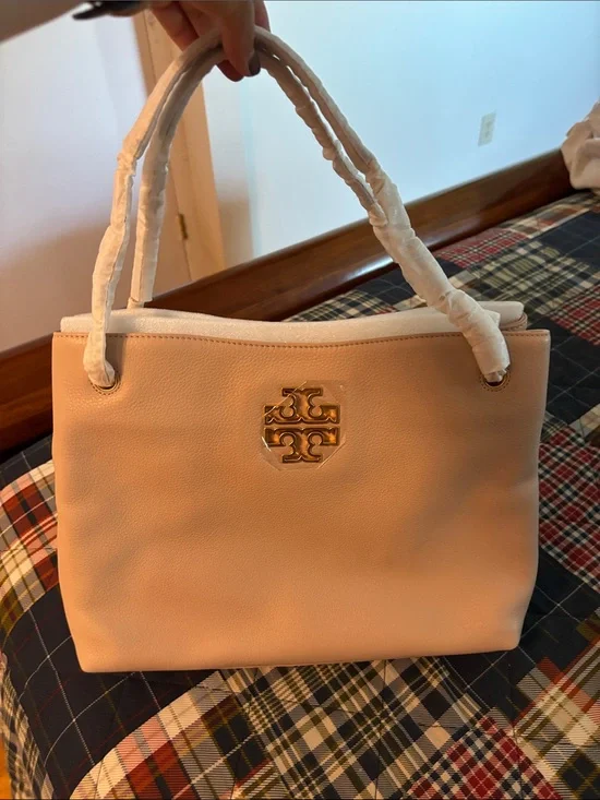 🔥🔥🔥Tory Burch Peach Pebbled Leather Tote with Gold Logo