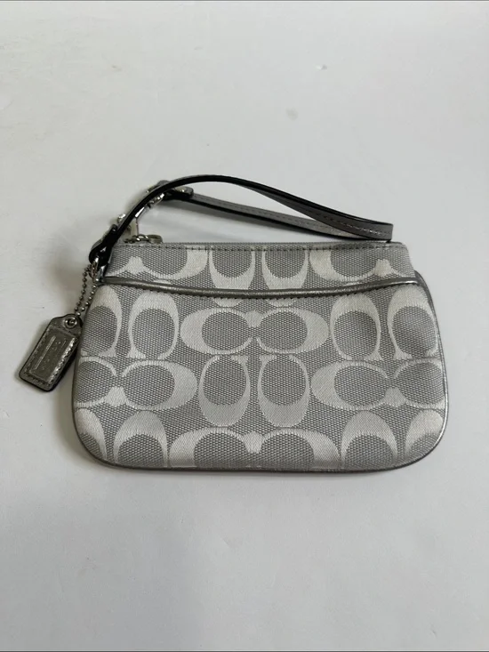 Coach Wristlet Purse Pouch Silver Gray Signature Jacquard Zipper Handle