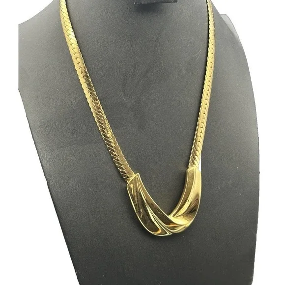 Vintage Napier Necklace Textured Gold Tone Art Deco Style Fold Over Clasp Signed