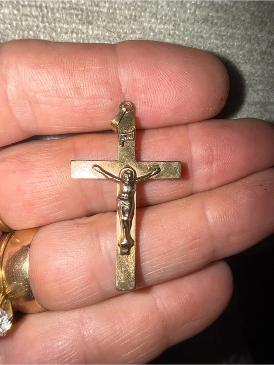 Gold Crucifix Pendant with Corpus 14 kt gold