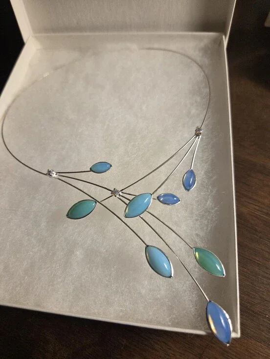 Elegant Blue-Green Leaf Pendant Necklace - Women Jewelry