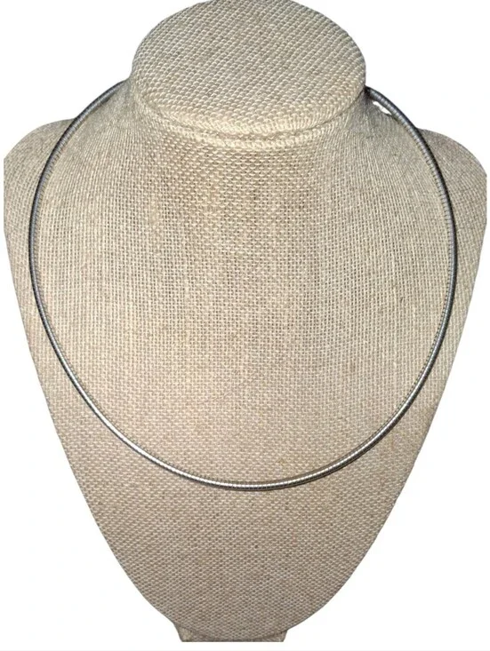 Silvertone Necklace Semi Rigid Choker Collar Unbranded