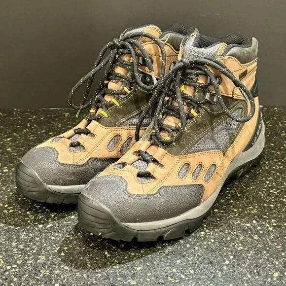 Vasque Clarion Leather Goretex Hiking Boots. Size 9.5