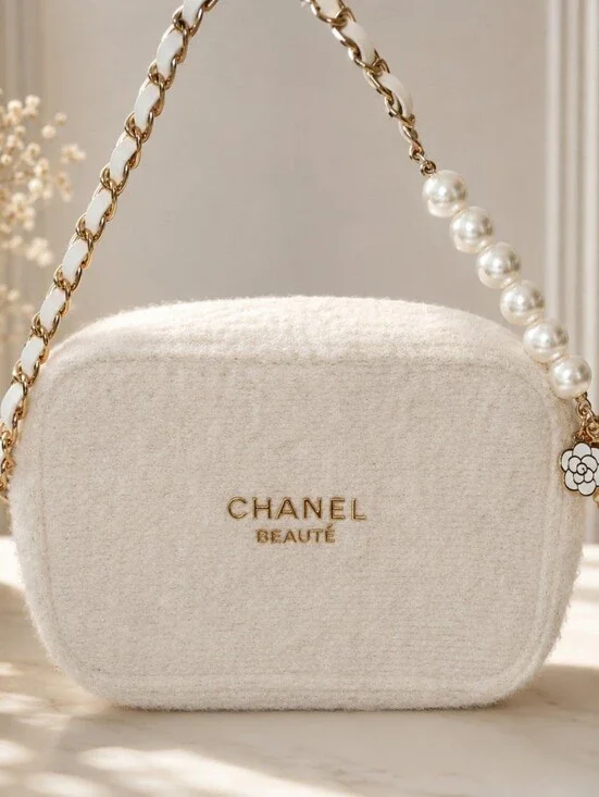 CHANEL White/Cream Tweed Pearl-Embellished Shoulder Bag