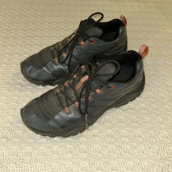 Merrell Men's‎ Moab Edge Men's Size 10.5 Good Tread Trail Shoe Minor Tear