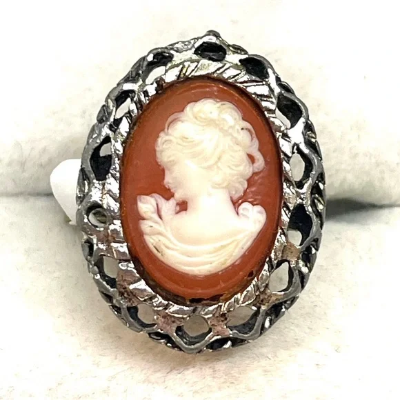 Very Vintage Cameo Fashion Ring Sz. 8