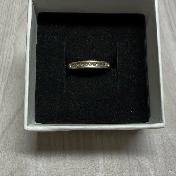 10K Yellow Gold Elegant Gold and Diamond Ring.