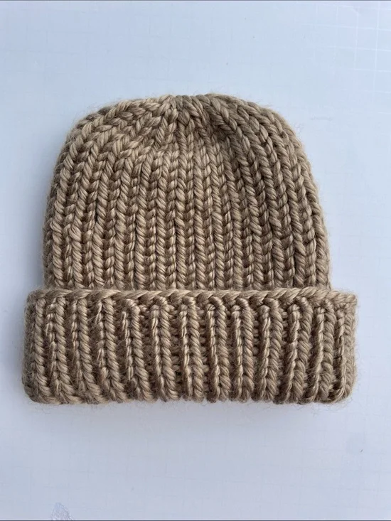 Hand-Knit Beanie in beige for kids age 2-3 y o