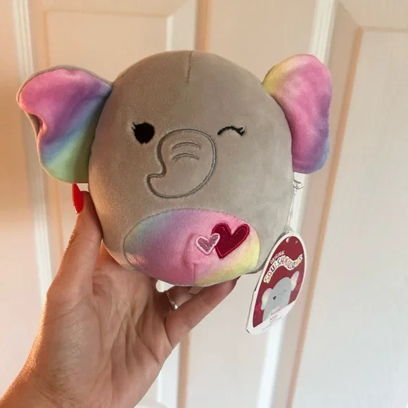 ⭐️ NEW Squishmallows Valentines Heart Gray Elephant with Rainbow Ears