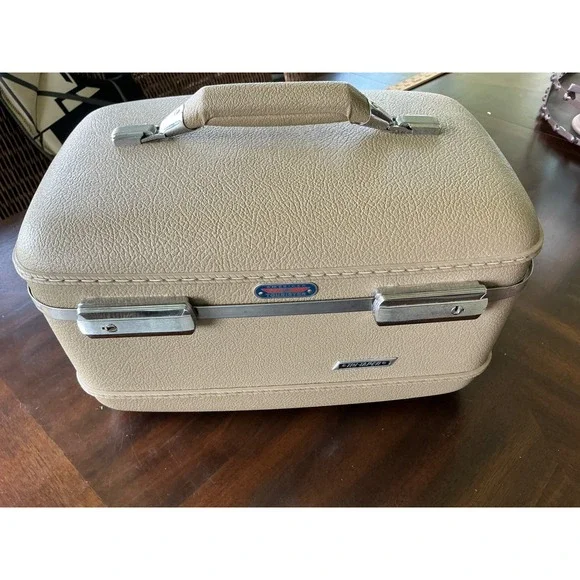 American Tourister Vintage Train Case Tri-Taper Tan Hard Shell Makeup Bag No Key