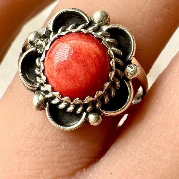Navajo Flower Ring Red Spiny Oyster Sz 8 Sterling Silver Scalloped Native Amer