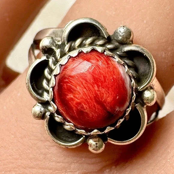 Navajo Flower Ring Red Spiny Oyster Sz 8 Sterling Silver Scalloped Native Amer