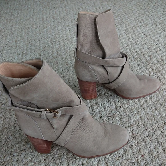 Kate spade New York Lexy double buckle pebbled leather boots in taupe size 6.5