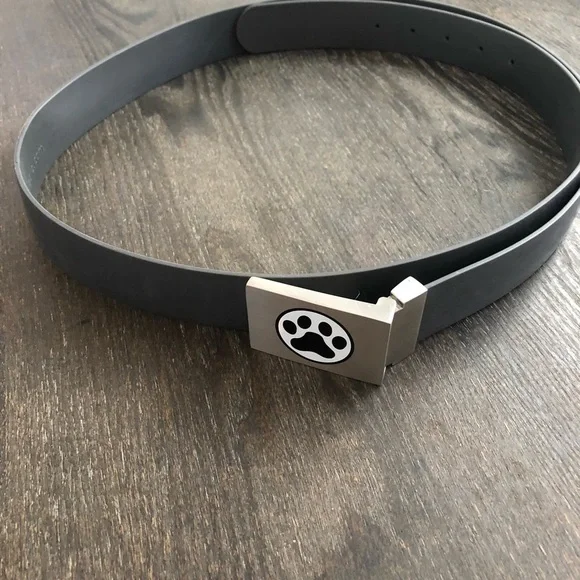 Clazic Grey belt with paw print buckle