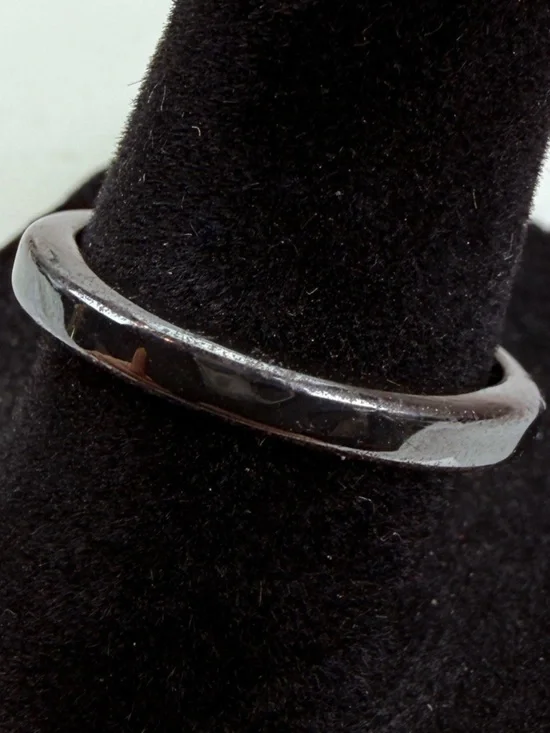 Vintage sleek, black gunmetal hematite thin stacking ring size 8