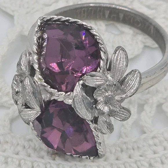 Vintage Sarah Coventry Love Story Ring Silver Tone Purple Heart Glass Flower 5.5