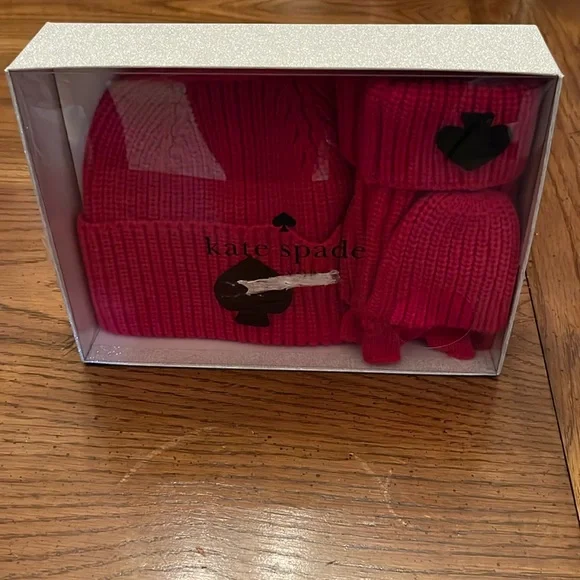 Kate Spade‎ chenille patch hat and mitten set, NWOT