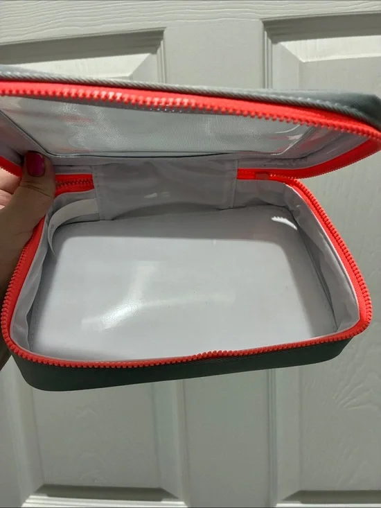 [ nwot ] Flyte.70 Clear-Window Travel Pouch in Light Gray with Coral Trim