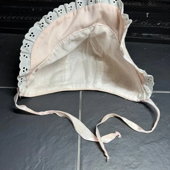 Vintage Baby Bonnet Pink Ribbed Eyelet Lace Trim Ribbon Tie Baptism Photo Prop