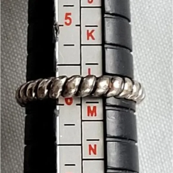 Vintage Sterling Silver Twisted Band Ring. Size 5.75.