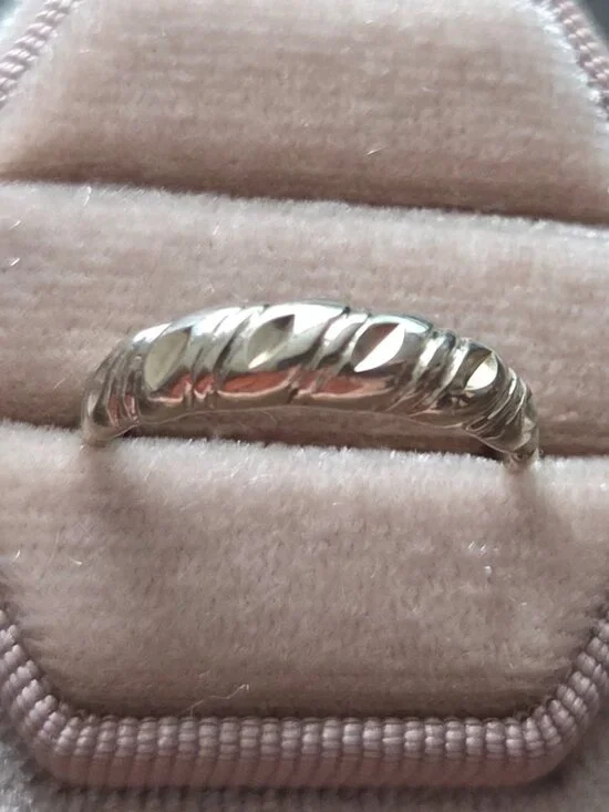 Vintage 10K White Gold Dome/Croissant Ring - Size 6