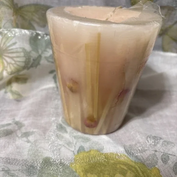 New Rose Water With‎ Lemon Grass Scented Pillar Candle 4