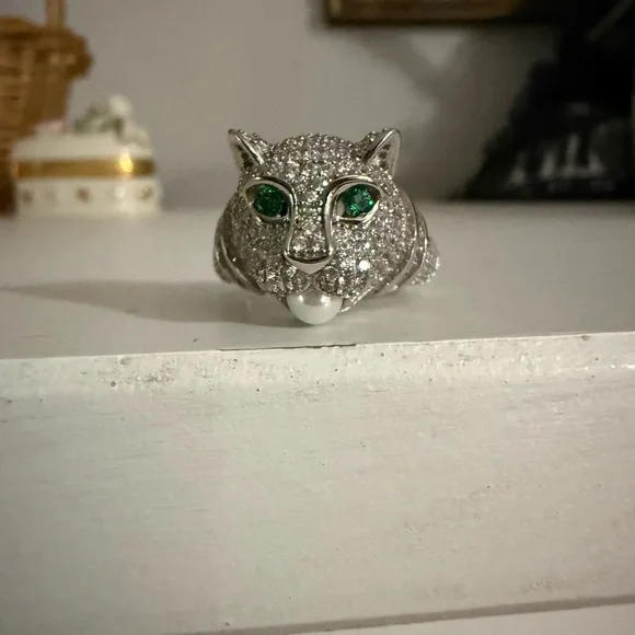 Cat feline CZ diamond and Emerald sterling silver ring