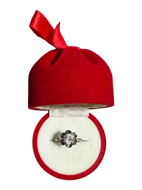 Avon Sterling Silver Floral Ring with Clear Stone - Red velvet box