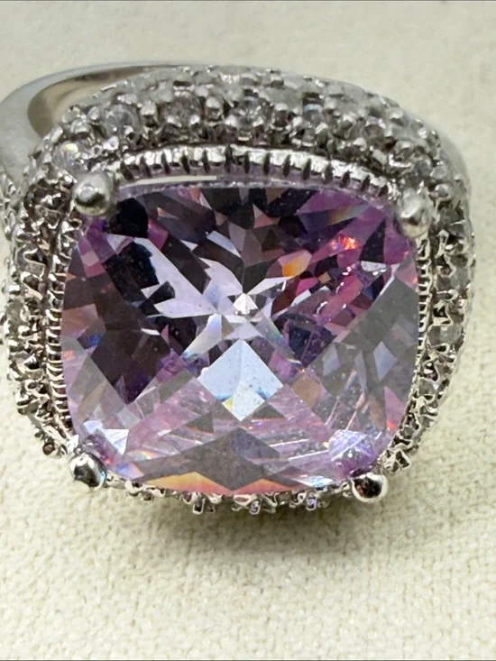 Vintage stunning rhodium plated Silvertone Ring Cushion Cut faceted lilac glass